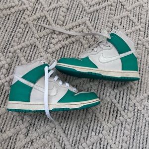 Boys Nike shoes size 1.5